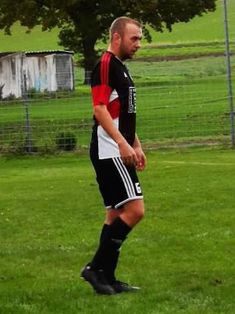Dennis Dersintzke