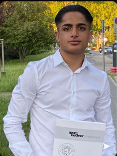 Niuschan Aref Akhar